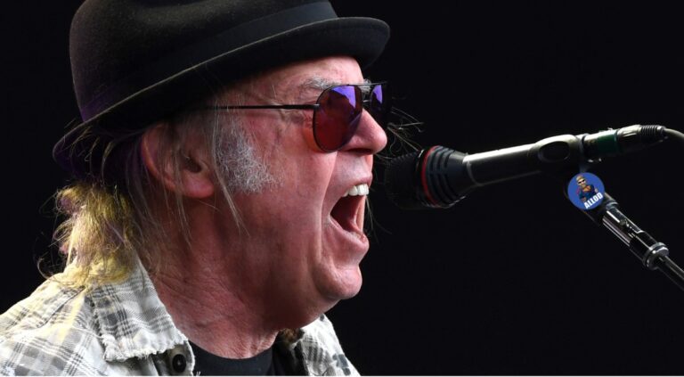 Neil Young’s Former Broker Says He’s In Big Pharma’s Pocket