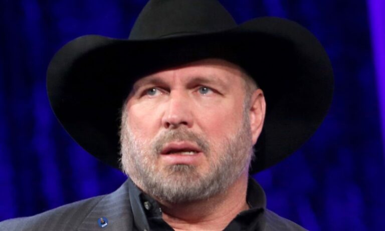 Garth Brooks Cancels His Remaining Vegas Shows: “People Stopped Coming”